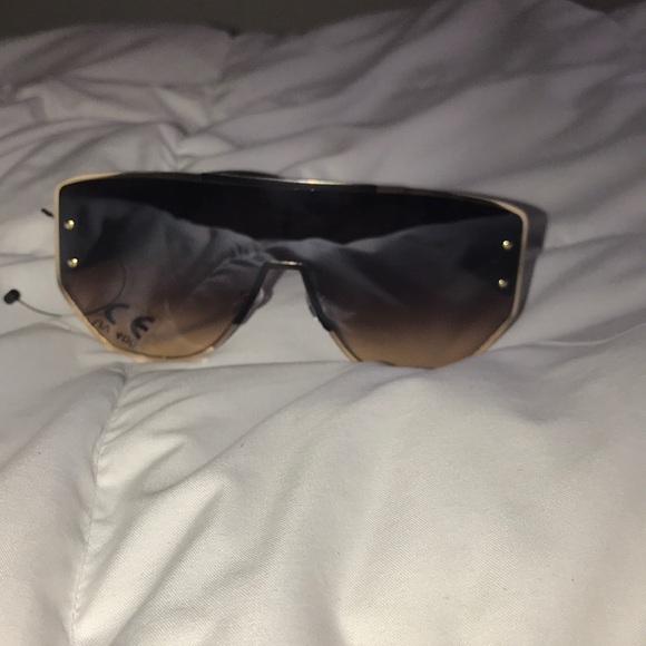 ♥️ Oversized Metal Rim Sunglasses - Picture 3 of 4